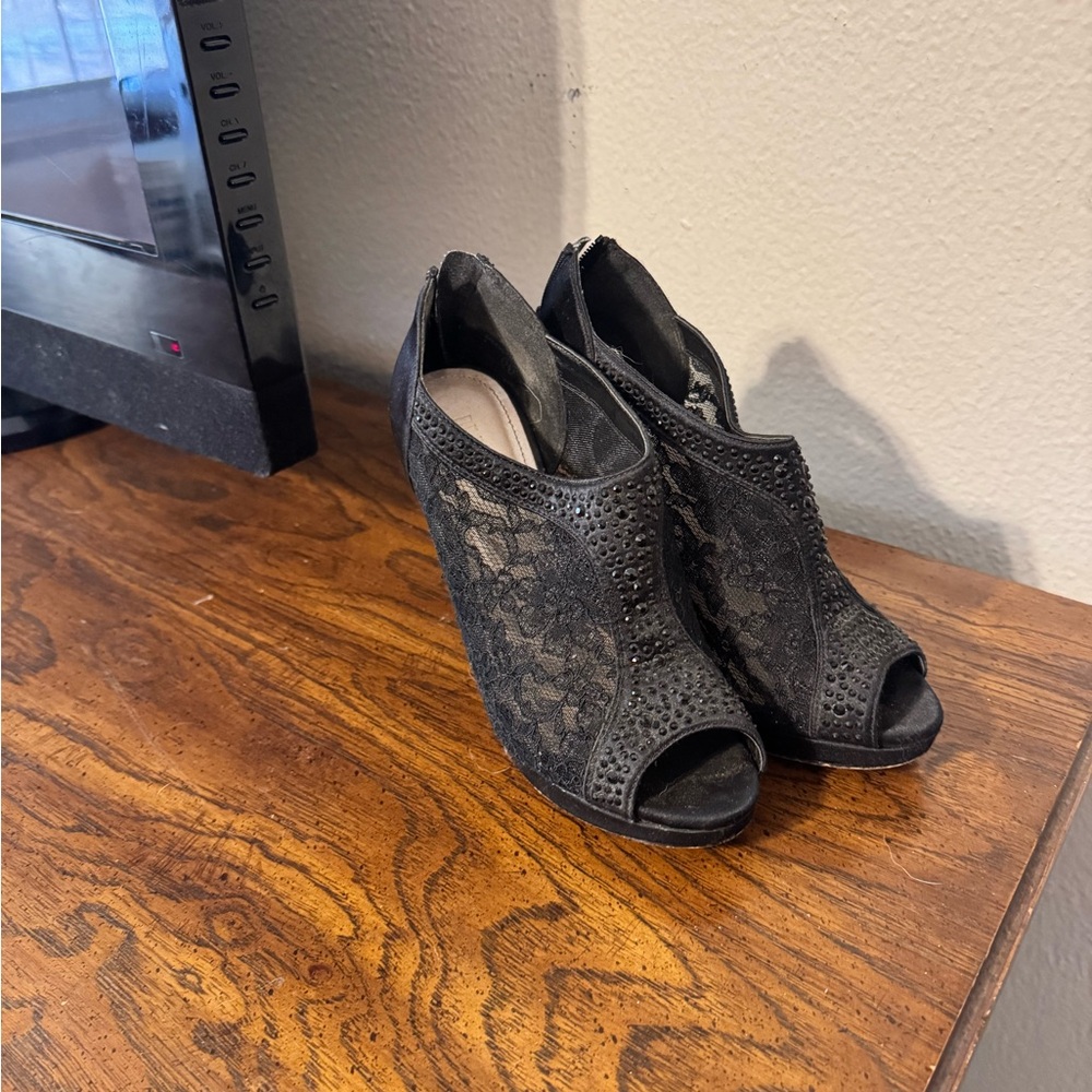 Elegant Black Lace Peep-Toe Wedges
